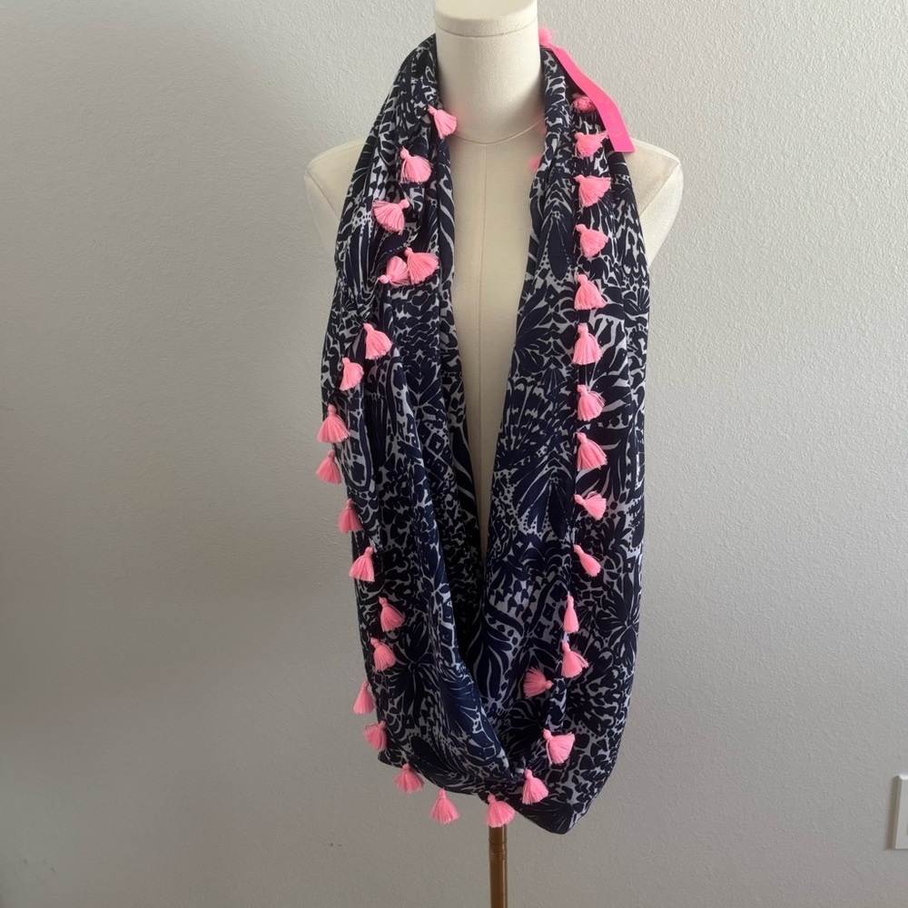 NWT Lilly Pulitzer Resort Infinity Loop Scarf High Tide Navy Pink Tassel - Picture 3 of 10